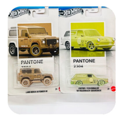 Land Rover Defender 90 and ’69 Volkswagen Squareback